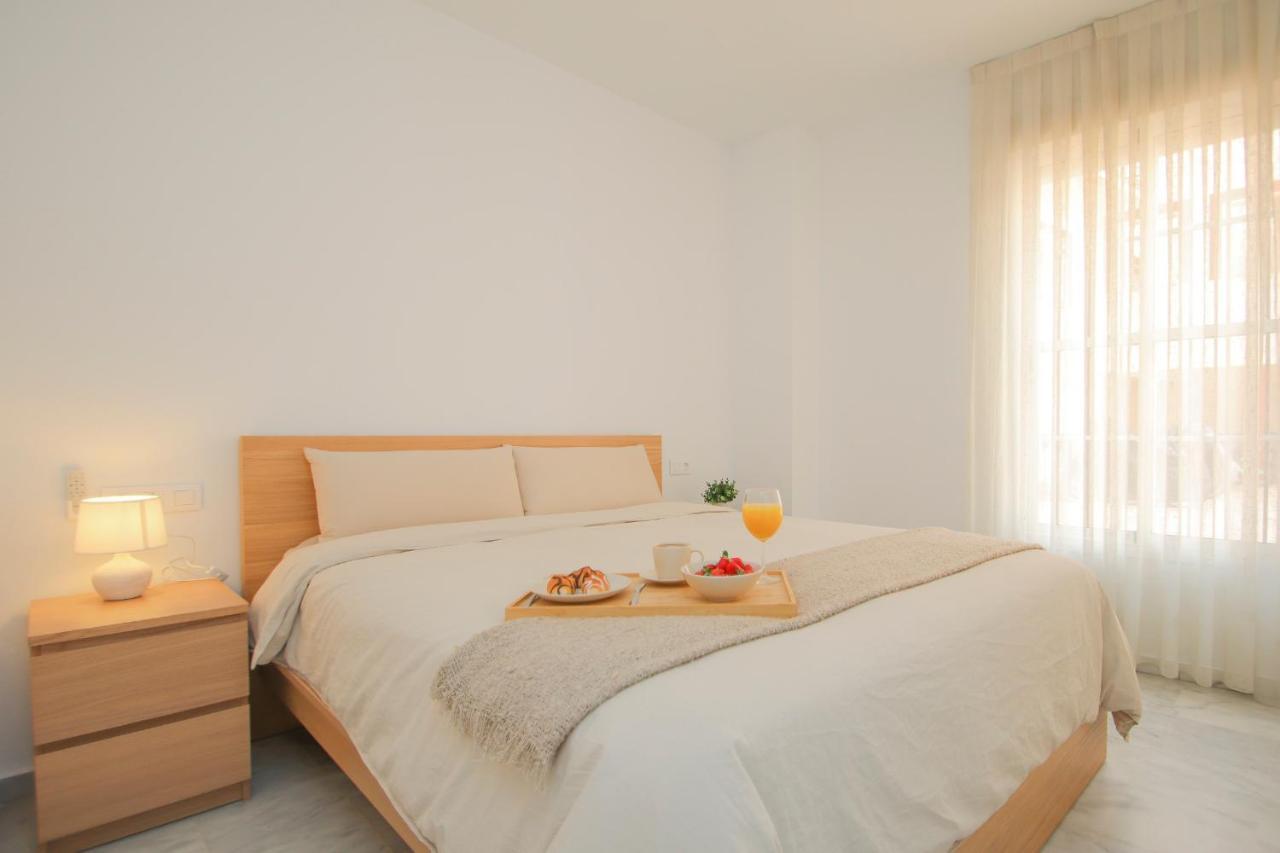 Modern Apt - Luxe Queen Bed - Walk To Isla Magica Seville Exterior photo